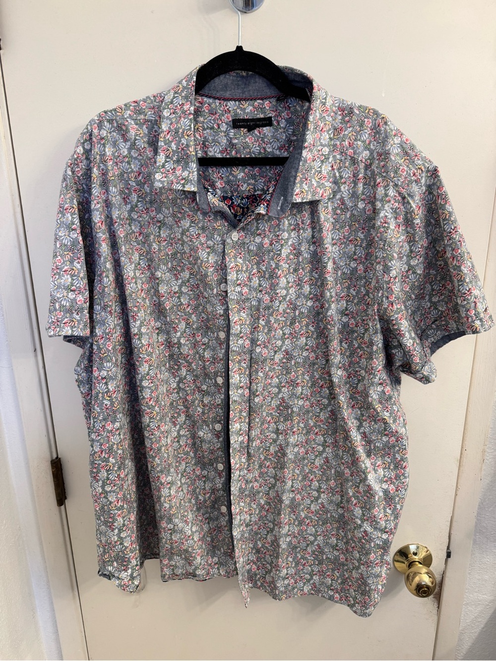 Casual Short-Sleeve Button-Down Shirt - Gray with Pink Floral
